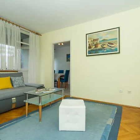 Apartment Nives *
