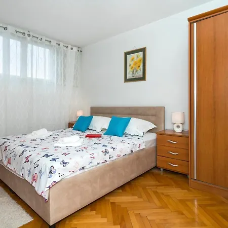Nives Apartment