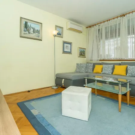 Nives Apartment *