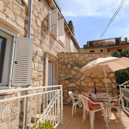 Nives Apartment Vis